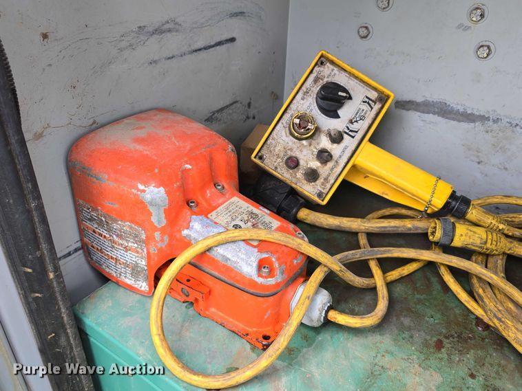 image for item DT6916 2008 GMC C4500 TopKick utility / service truck