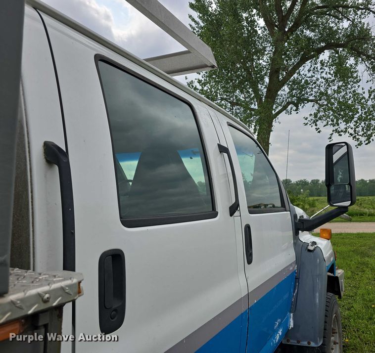 image for item DT6916 2008 GMC C4500 TopKick utility / service truck