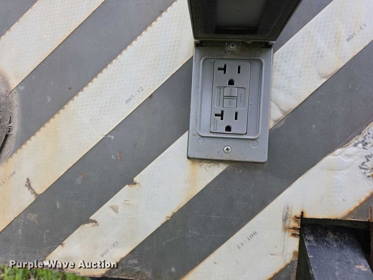 image for item DT6916 2008 GMC C4500 TopKick utility / service truck