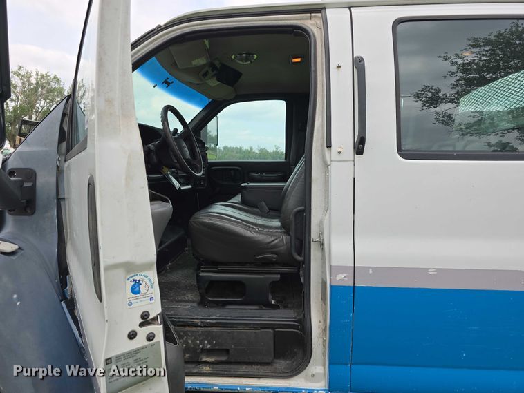 image for item DT6916 2008 GMC C4500 TopKick utility / service truck