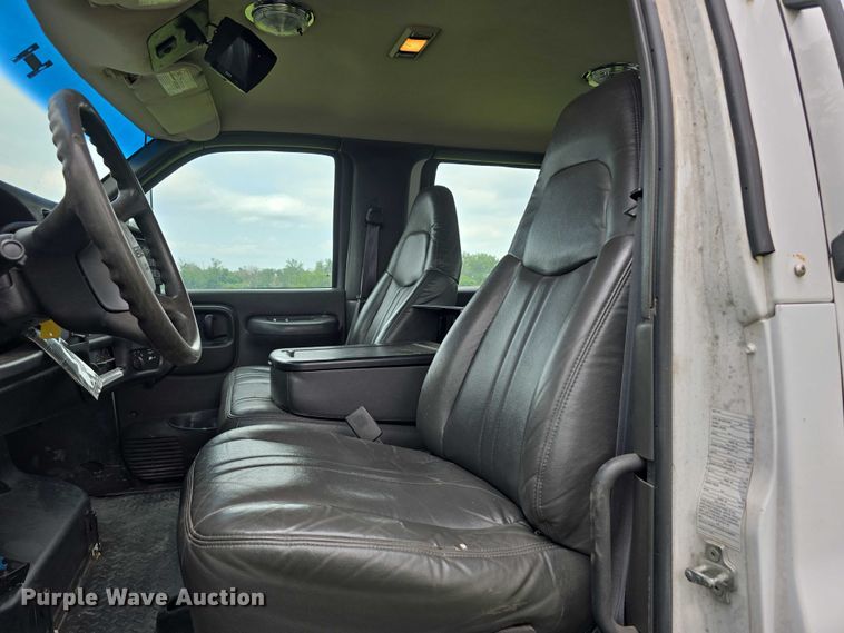 image for item DT6916 2008 GMC C4500 TopKick utility / service truck