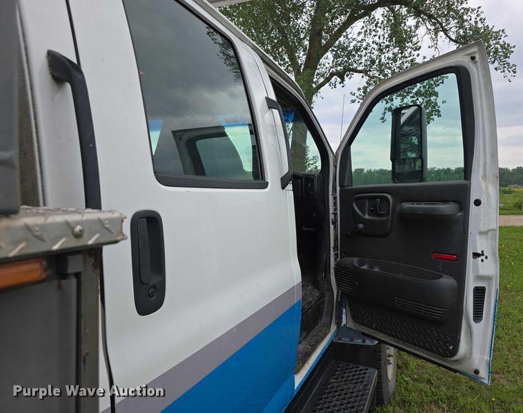 image for item DT6916 2008 GMC C4500 TopKick utility / service truck