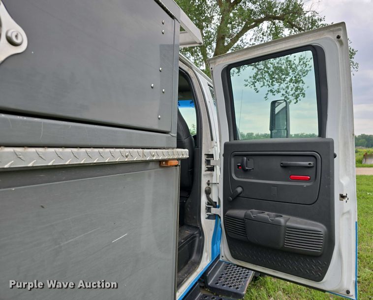 image for item DT6916 2008 GMC C4500 TopKick utility / service truck