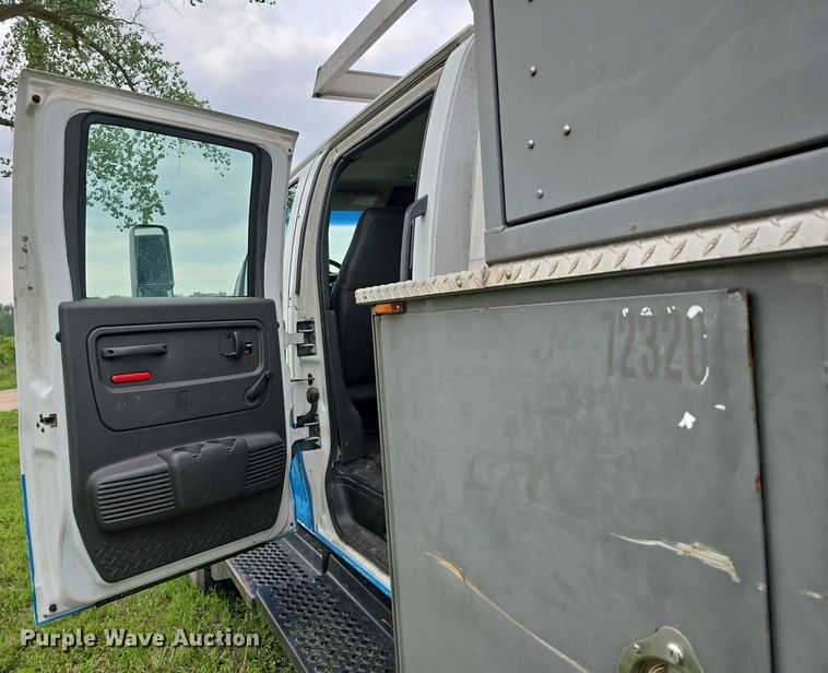 image for item DT6916 2008 GMC C4500 TopKick utility / service truck