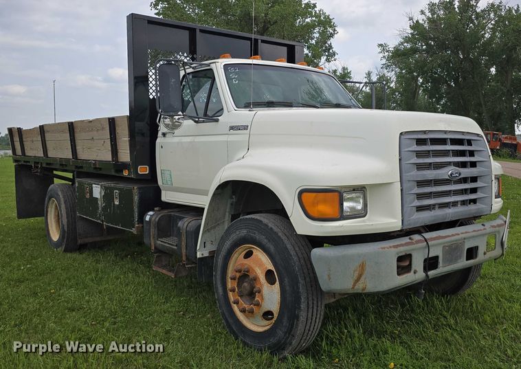 image for item DT6918 1998 Ford F800 dump flatbed truck