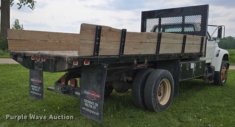 image for item DT6918 1998 Ford F800 dump flatbed truck