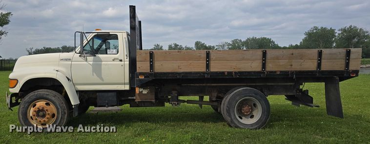 image for item DT6918 1998 Ford F800 dump flatbed truck