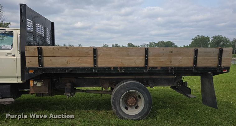 image for item DT6918 1998 Ford F800 dump flatbed truck