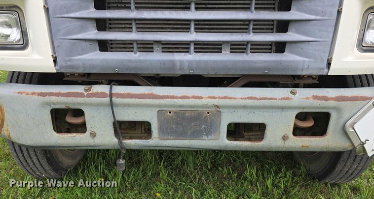 image for item DT6918 1998 Ford F800 dump flatbed truck