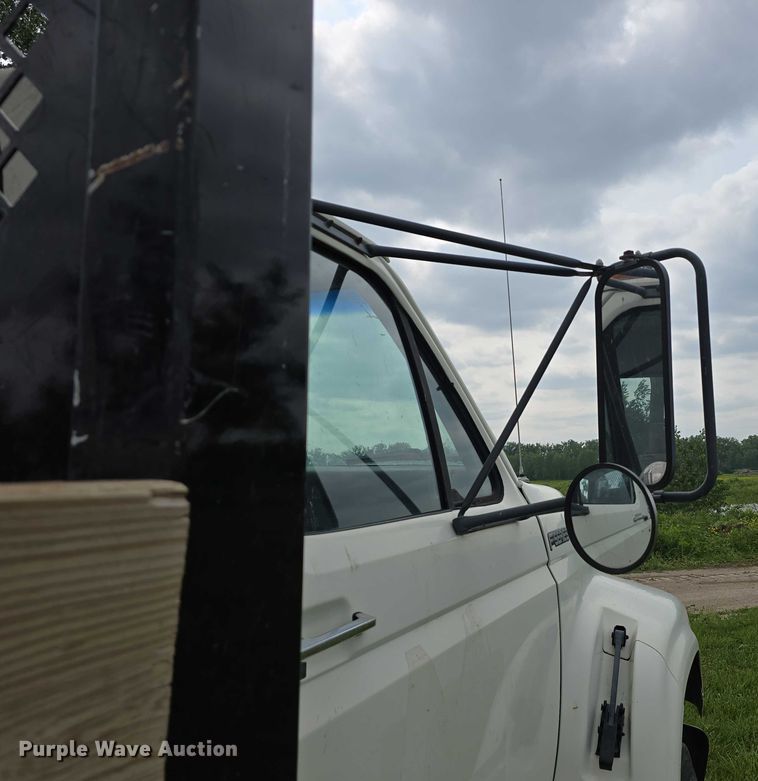 image for item DT6918 1998 Ford F800 dump flatbed truck