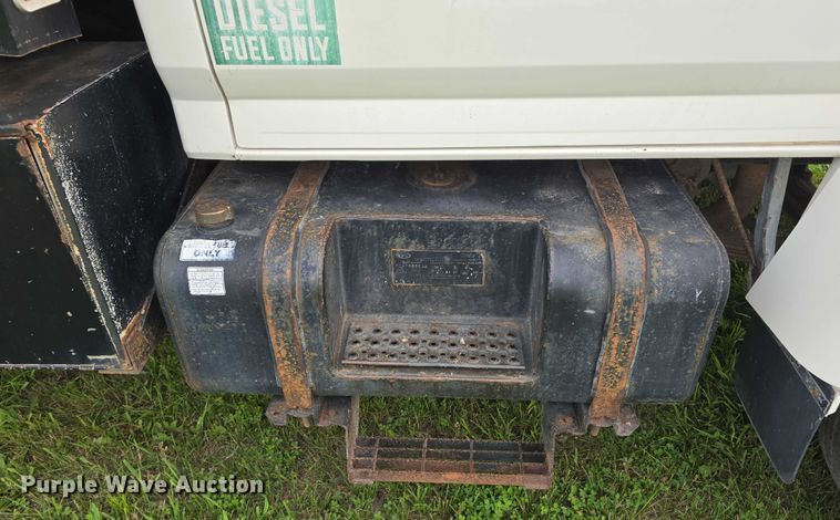 image for item DT6918 1998 Ford F800 dump flatbed truck