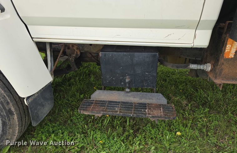 image for item DT6918 1998 Ford F800 dump flatbed truck