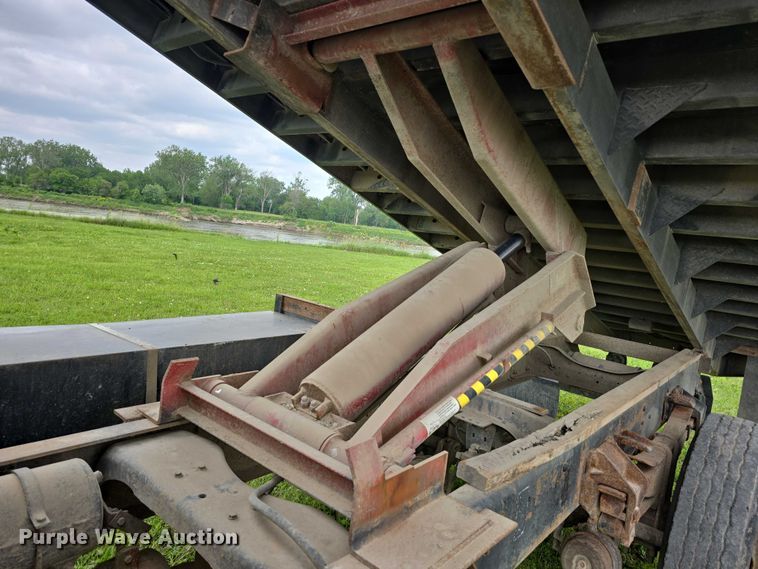 image for item DT6918 1998 Ford F800 dump flatbed truck