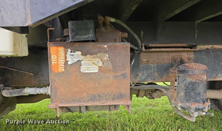 image for item DT6918 1998 Ford F800 dump flatbed truck