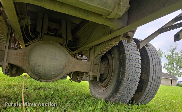 image for item DT6918 1998 Ford F800 dump flatbed truck