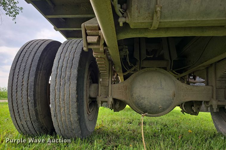 image for item DT6918 1998 Ford F800 dump flatbed truck