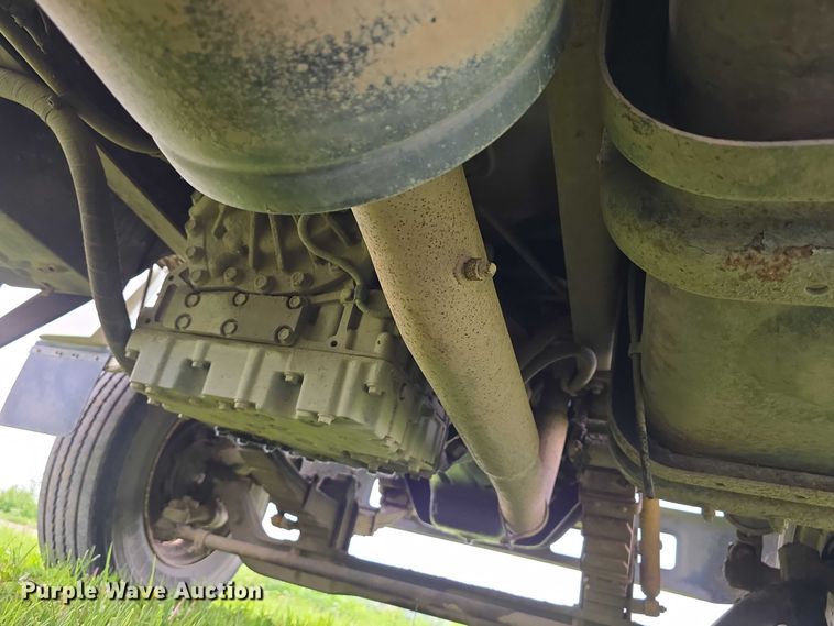 image for item DT6918 1998 Ford F800 dump flatbed truck