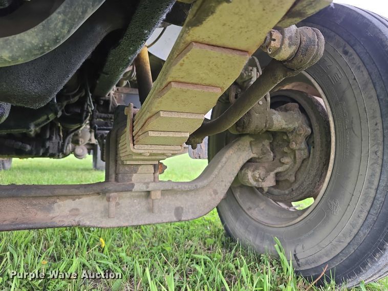 image for item DT6918 1998 Ford F800 dump flatbed truck