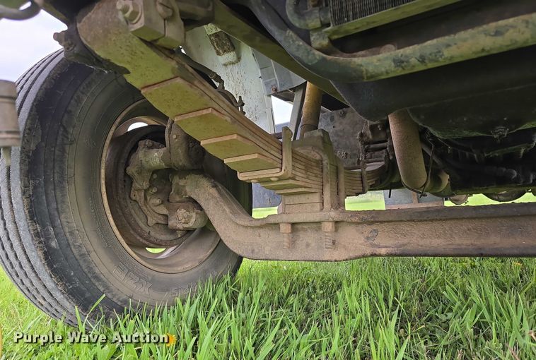 image for item DT6918 1998 Ford F800 dump flatbed truck