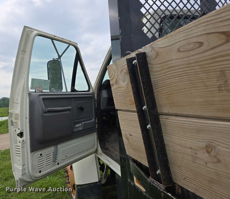 image for item DT6918 1998 Ford F800 dump flatbed truck