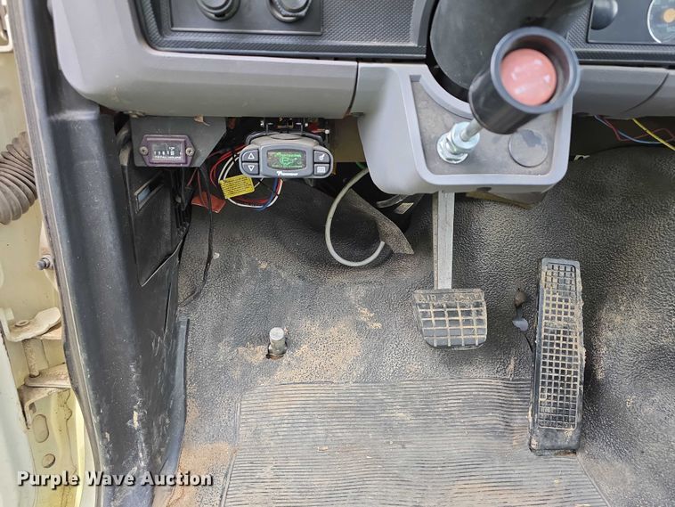 image for item DT6918 1998 Ford F800 dump flatbed truck