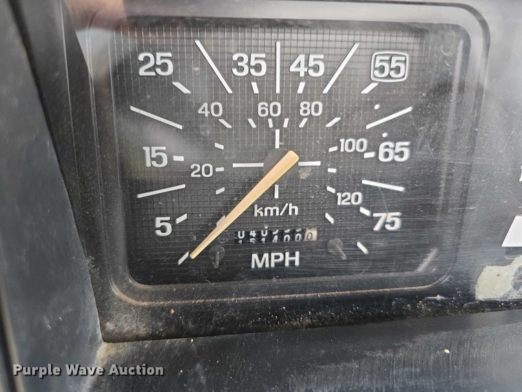 image for item DT6918 1998 Ford F800 dump flatbed truck