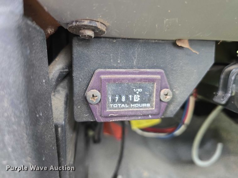 image for item DT6918 1998 Ford F800 dump flatbed truck