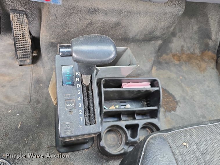 image for item DT6918 1998 Ford F800 dump flatbed truck