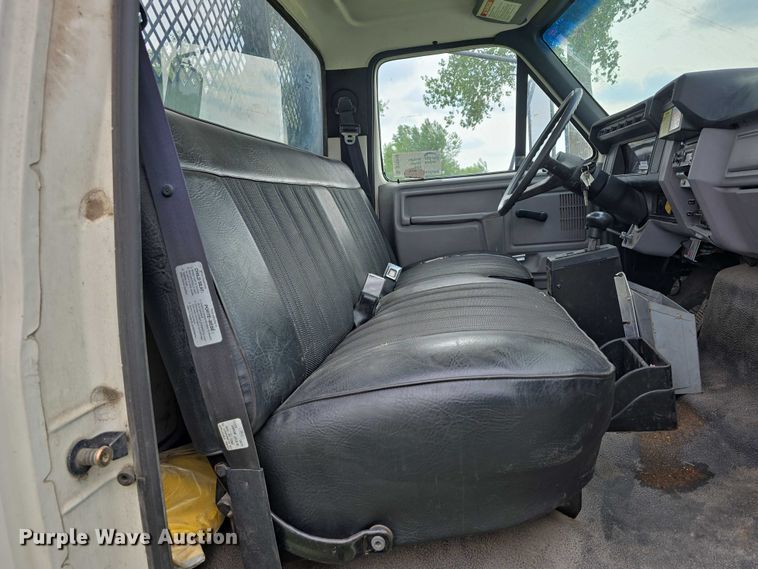 image for item DT6918 1998 Ford F800 dump flatbed truck