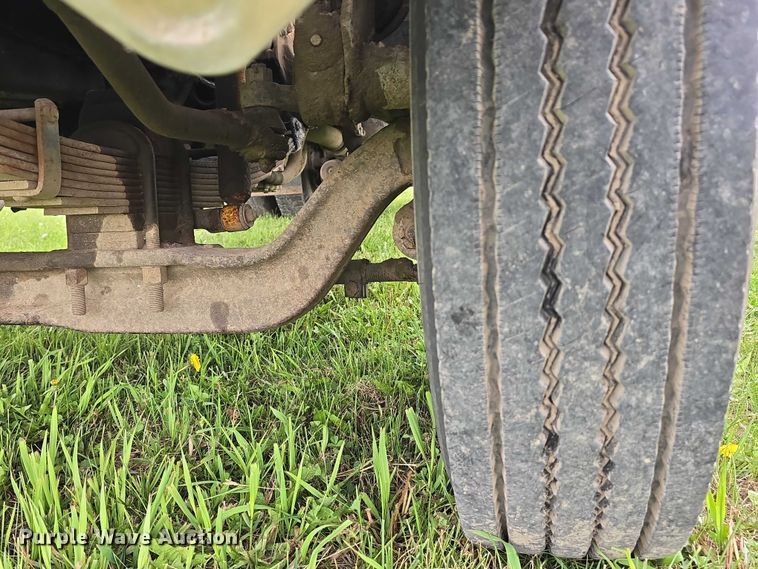 image for item DT6918 1998 Ford F800 dump flatbed truck