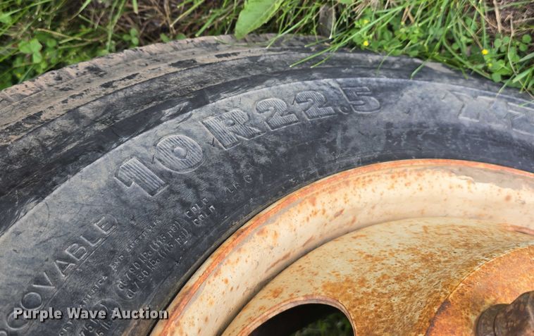 image for item DT6918 1998 Ford F800 dump flatbed truck