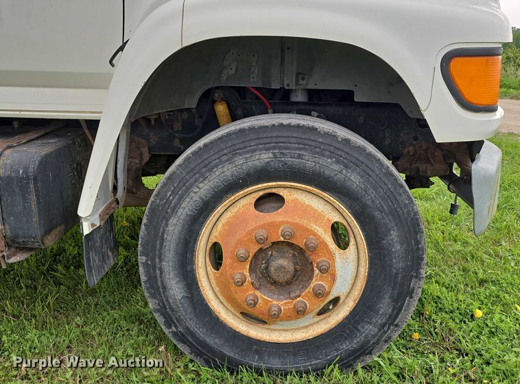 image for item DT6918 1998 Ford F800 dump flatbed truck