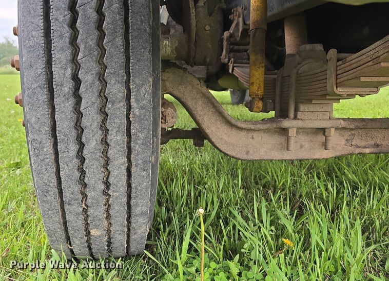 image for item DT6918 1998 Ford F800 dump flatbed truck