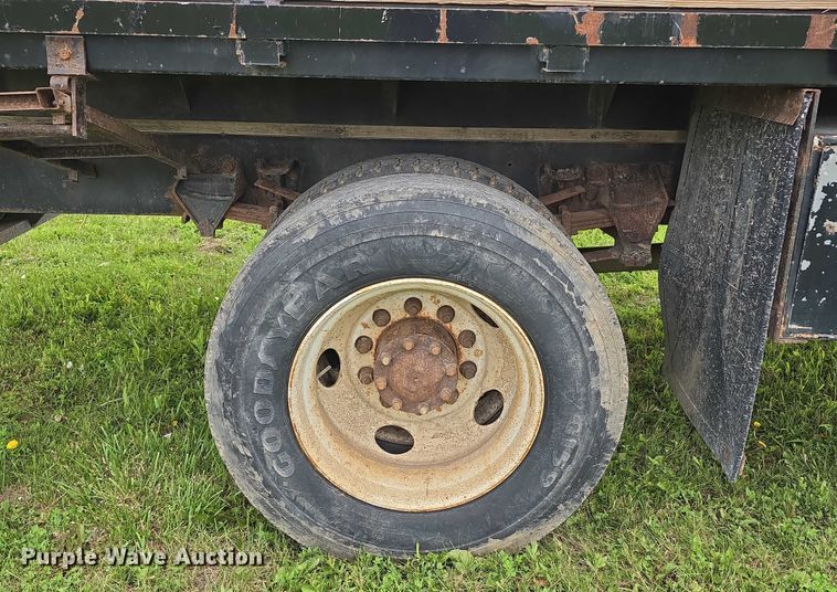 image for item DT6918 1998 Ford F800 dump flatbed truck