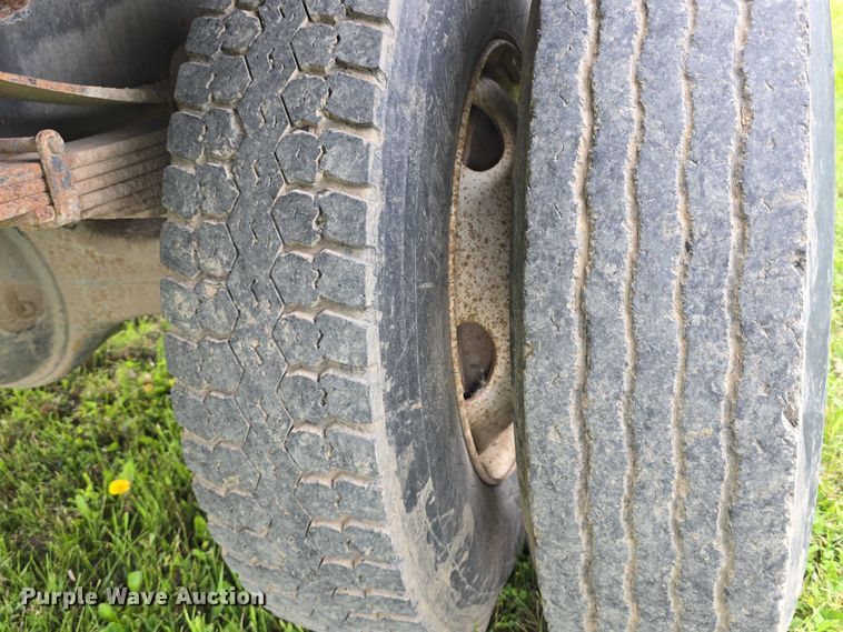 image for item DT6918 1998 Ford F800 dump flatbed truck