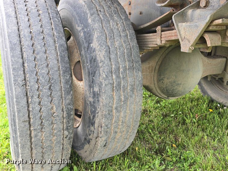 image for item DT6918 1998 Ford F800 dump flatbed truck