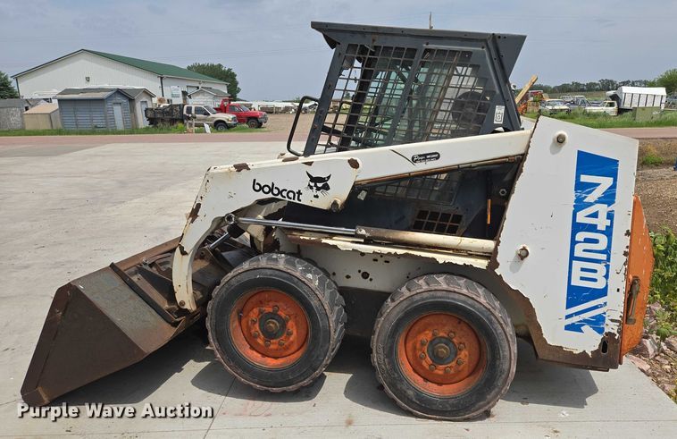 image for item DT7199 1994 Bobcat 742B skid steer loader