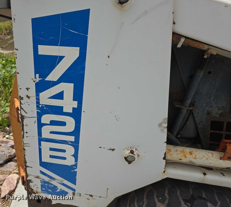 image for item DT7199 1994 Bobcat 742B skid steer loader