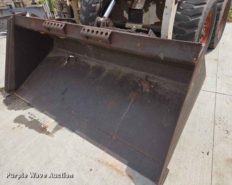 image for item DT7199 1994 Bobcat 742B skid steer loader