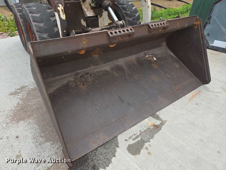 image for item DT7199 1994 Bobcat 742B skid steer loader