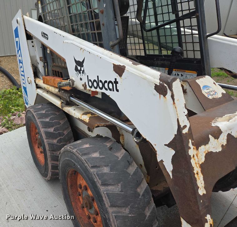 image for item DT7199 1994 Bobcat 742B skid steer loader