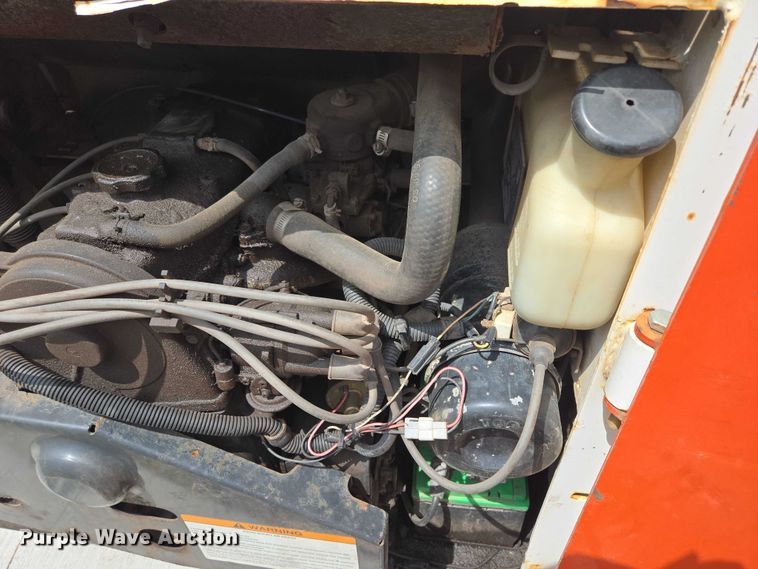 image for item DT7199 1994 Bobcat 742B skid steer loader