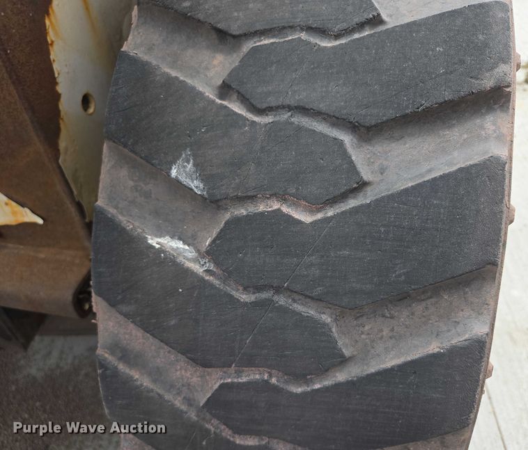 image for item DT7199 1994 Bobcat 742B skid steer loader