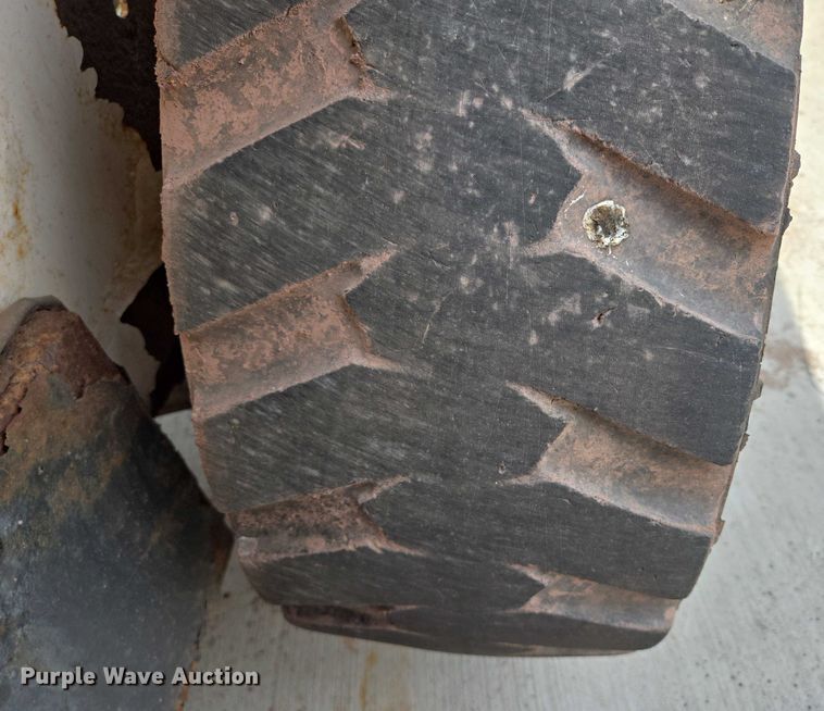 image for item DT7199 1994 Bobcat 742B skid steer loader