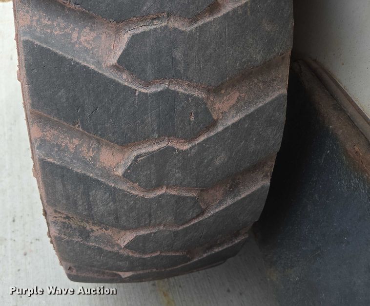 image for item DT7199 1994 Bobcat 742B skid steer loader