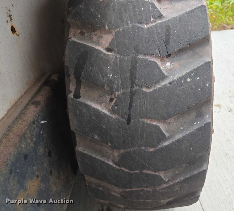 image for item DT7199 1994 Bobcat 742B skid steer loader