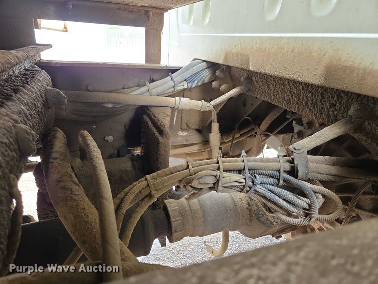 image for item DT7210 2000 International 4900 dump truck