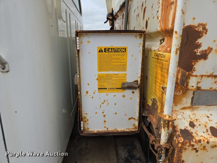 image for item DT7210 2000 International 4900 dump truck