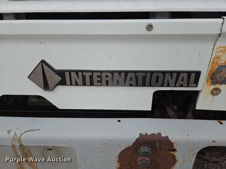 image for item DT7210 2000 International 4900 dump truck