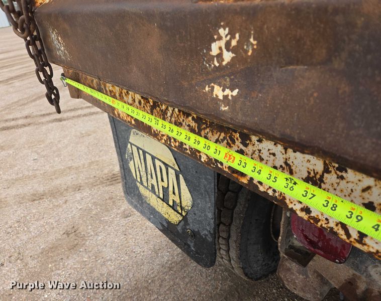 image for item DT7210 2000 International 4900 dump truck